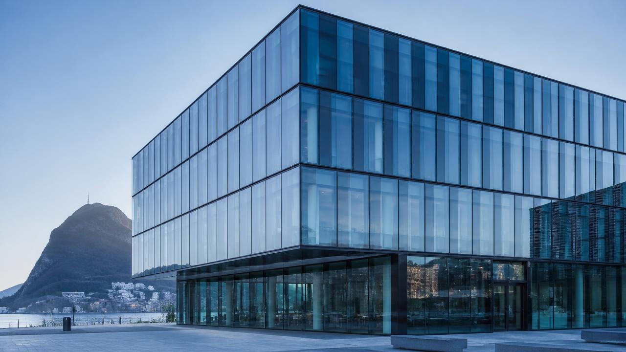 Architettura di uffici in vetro a Lugano